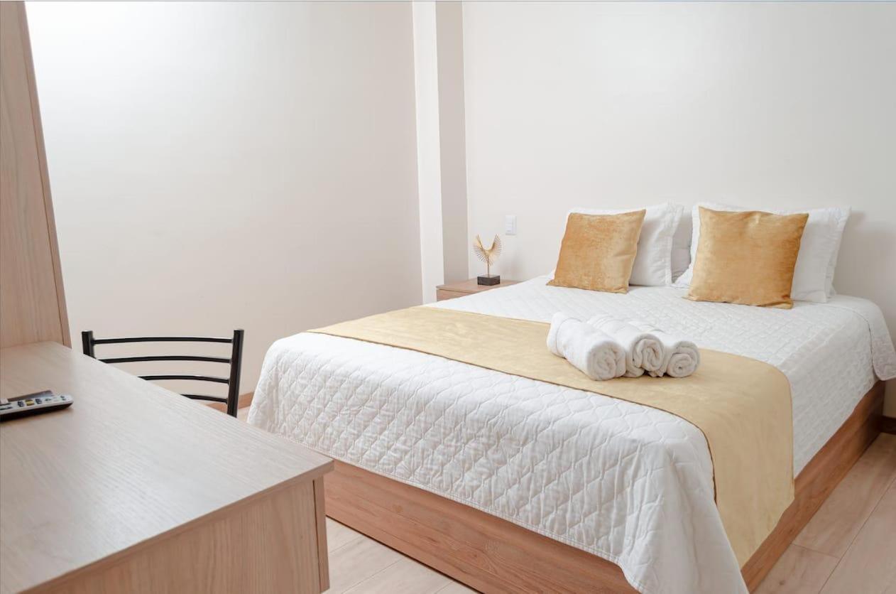 Hotel Brist0L Suites Centro Historico Cuenca Bagian luar foto